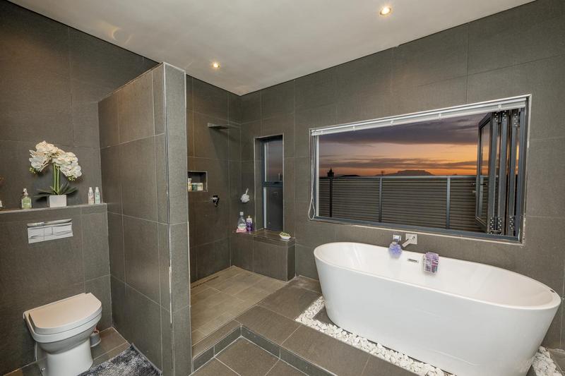 4 Bedroom Property for Sale in Kaapsig Western Cape